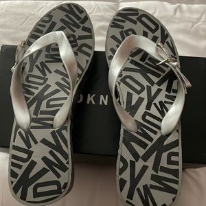 DKNY Flip Flops Gray/Black size 9